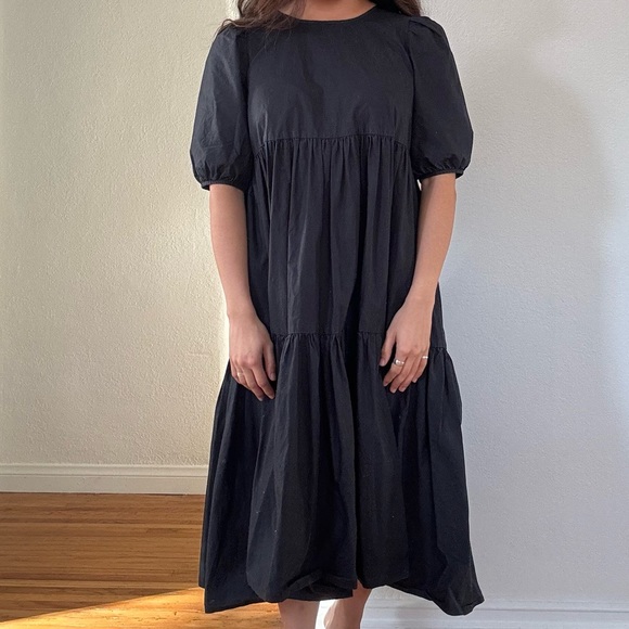 Aritzia Dresses & Skirts - Aritzia Puff Sleeve Maxi Dress